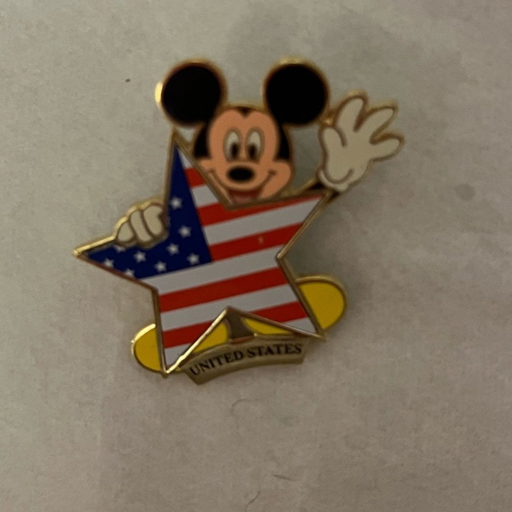 Mickey Mouse Trading Pin - Picture 2 of 4